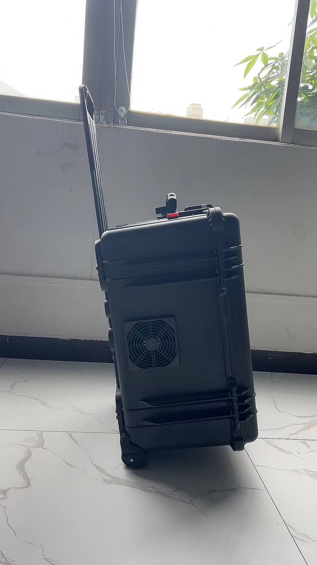 志仲镇手拉箱型移动通信干扰器